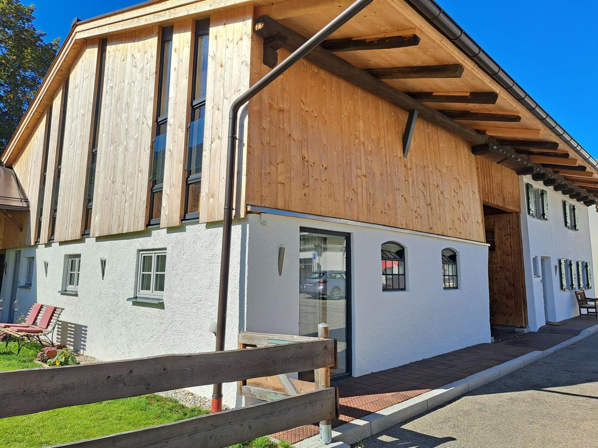 Neu! Ferienwohnungen Im Lueftlmalereck, Hennalahaus Oberammergau Exterior photo