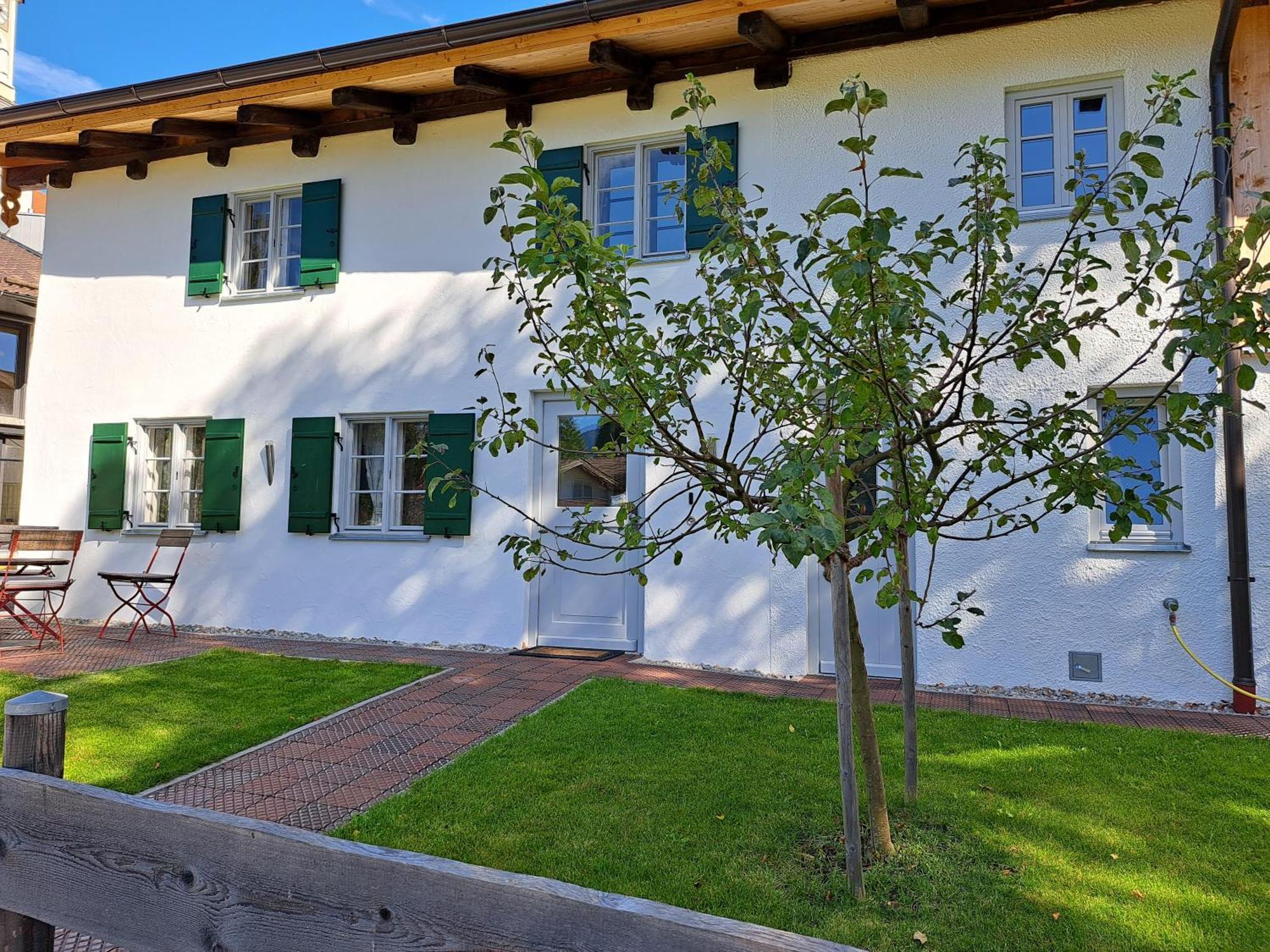 Neu! Ferienwohnungen Im Lueftlmalereck, Hennalahaus Oberammergau Exterior photo