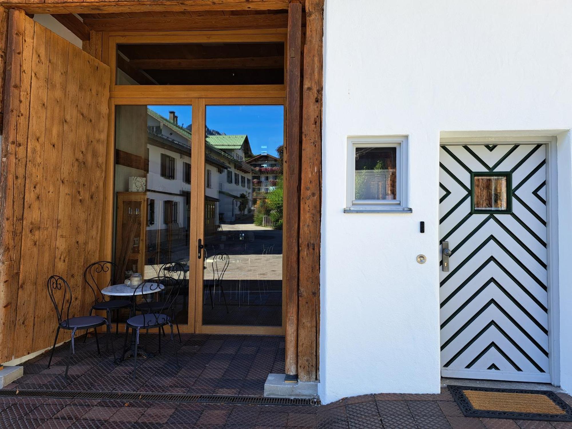 Neu! Ferienwohnungen Im Lueftlmalereck, Hennalahaus Oberammergau Exterior photo